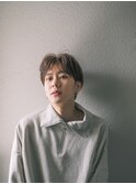 バームで仕上げたラフな韓国風マッシュショート