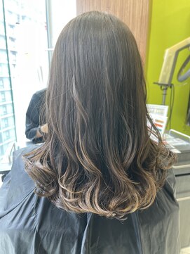 カミエ(kamie) ◎グラデーションカラー　ベージュ　ブリーチなし　神戸　三宮