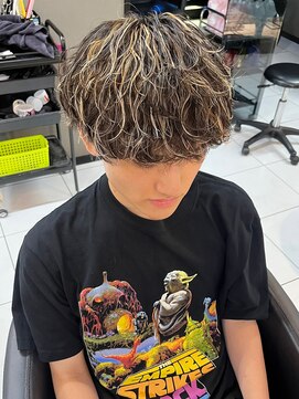 アイズ 海老名(AIZU) 波巻きパーマ メンズカット メンズハイライト メッシュ 眉毛