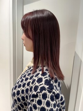 アヴェル 自由が丘(Avelle) ピンクベージュ/ミディアムボブ/外はねロブ/ストレートヘア