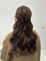 グランマッシュ(GRANMASH) ウェーブ巻きハーフアップ