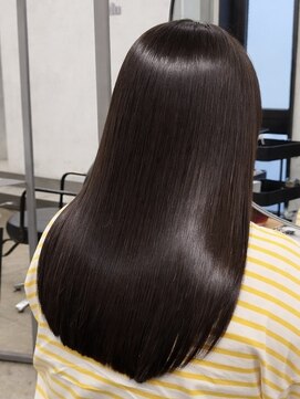 トゥエル バイ ディプティモイラ(tuelu by dipty MOILA) 艶髪セミロング