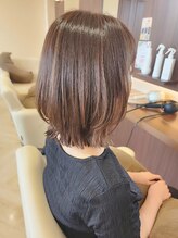 白髪を隠さず活かす！立体感溢れる「白髪ぼかしハイライト」