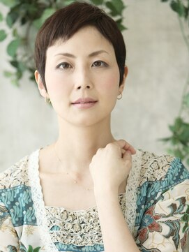 と和×美髪クリニック 巣鴨店 ボーイッシュなショートは短め前髪でアクセントを