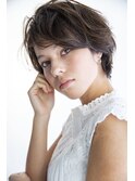 女性らしさを引き立てたエアリーショート