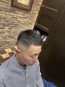 ミリオンバックス 御徒町店(Million Backs) スキンフェード/クロップ/束感ショート<理容室>[メンズ/パーマ/