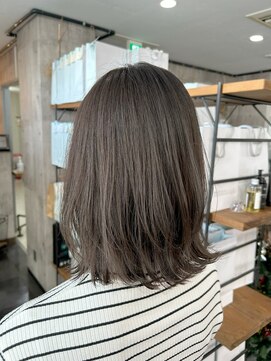 トゥーミー(to mee) セピアグレージュ♪【新田】