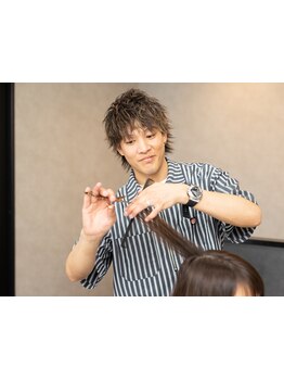 髪のクセや骨格・毛流れを見極め、あなたに似合うスタイルへ。再現性にこだわったカット技術が人気☆
