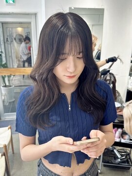 リラ バイ ミラ 新宿(LILA by MILA) 韓国顔周りレイヤーカット/前髪ありイメチェンこなれミディ/新宿