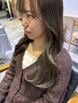 リタ(rita.)&nbsp;小辻 ナチュラルインナーカラー×オリーブグレージュ