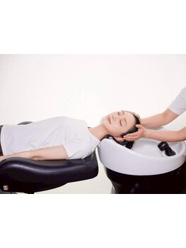 日頃の疲れをリセットするヘッドスパで、地域に愛される髪質改善リラクゼーションを提供します＊