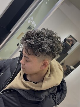 イーラ アメ村店(era) ホワイトメッシュ極道パーマ