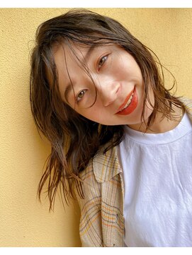 ソワ オモテサンドウ(SOIE OMOTESANDO) 【SOIE】ゆるウェーブなミディアムボブ