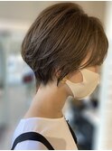 20代30代40代抜け感ショートレイヤーミルクティーベージュ