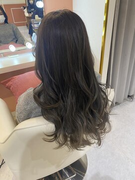 スペックホルダーミミ(Spec Holder mimi) 20代 30代 スモーキーグレージュ 髪質改善