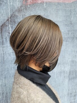 ビグディーサロン(BIGOUDI salon mukonosou) 王道ショート　フェザーショート　ミルクティーアッシュ