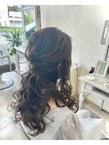 イースタイルコムズヘア 柳通り店(e-style com's hair)&nbsp;ハーフアップ #こなれヘア#カーキベージュ#アッシュオリーブ