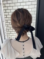 アップスタイル　シニヨン　お呼ばれヘア