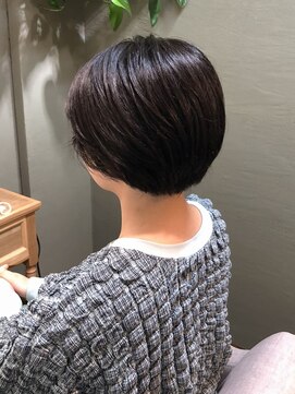 スクエアウーノ 博多(SQUARE＊UNO HAKATA) 30代40代　大人ショート　艶感　ダークカラー　丸みショート