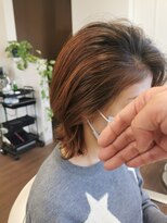 ドゥージングヘアースクラッチ(Dozing Hair Scratch) フレンチカットグランで作る「丸み外ハネヘア」