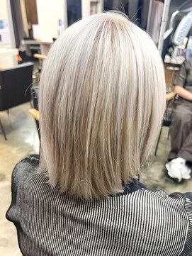 オジョマノ(OjOmano) 大人ショートハイライト髪質改善キッズカット前髪30代40代