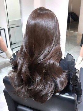 エル バイ アンキシム(elu by AHNKISM) 韓国レイヤーカット顔まわりくびれミディアム堀江