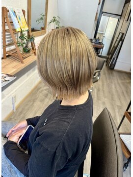 ペアツリー(Pear tree) 切りっぱなし　ハイトーンボブ