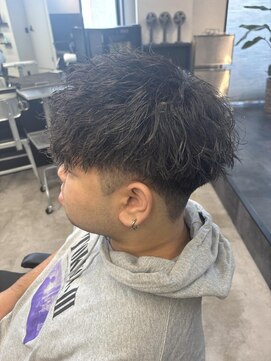 コードバイケンジ 戸塚(CODE by KENJE) ツイストスパイラルで作る無造作×束感スタイル