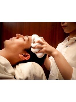 【最終受付21時/個室】ヘッドスパで癒されながら頭皮ケア。カット以外の身だしなみも◎[池袋/池袋駅]