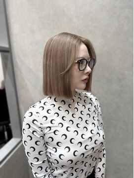 ロンド レア 天神大名店(Lond Le’a) ホワイトブロンド/外ハネボブ/美髪/ワイドバング/ブルーブラック