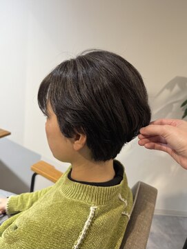 白髪ぼかしハイライトグレージュ×くびれショート