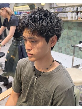 ゼスト リル 新宿(ZEST lill) アクティブショート スパイキーショート ピンパーマ 短髪パーマ