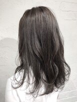 ボウ(BEAU)&nbsp;透ける暗髪で魅せる！旬な大人カラーアッシュグレースタイル