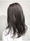 透ける暗髪で魅せる!旬な大人カラーアッシュグレースタイル