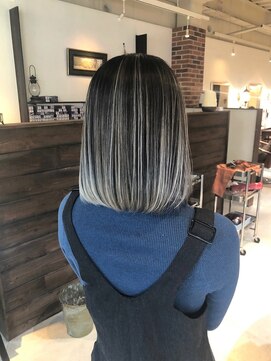 フェリス(Feliz) ホワイトアッシュのバレイヤージュカラー！！