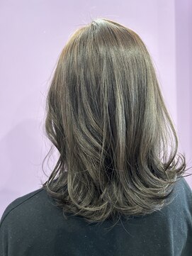 アクシア(Axia) お手入れしやすいミディアムスタイル