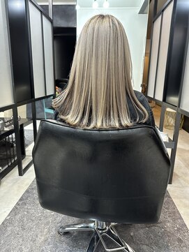 モノ アンド イニ(Mono & inni) ハイトーンオンローライト