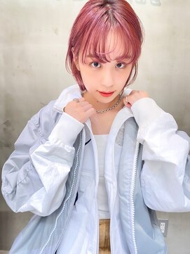 エイミー(Aimee) Aimee 町田 耳かけショート×アッシュピンク