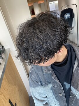 クオル 立川(QOL) 細め波巻きスパイラル 刈り上げマッシュ