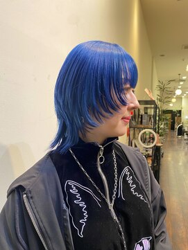 シズク(sizuk) ミディアムウルフ×深みのある鮮やかなネイビーブルー