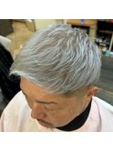 ハイトーングレーアッシュツーブロック刈り上げショート