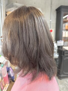 アタッカ(atacca) 【medium】レイヤー・明るい白髪染め・シナモンカラー