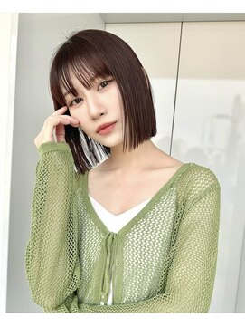 ホロ(hollo) ストレート切りっぱなしボブ　タンバルモリ