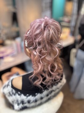 リエラ 新宿(RIERA) 盛り髪　ウルフ　ハーフアップ