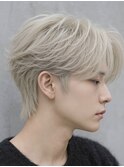 ホワイトブロンドフェザーショート毛流れセンターパート韓国ヘア