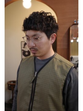 エディ(Edy) メンズスペインカールケアパーマ刈り上げ眉毛カット外国人風岡山