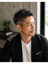 MEN's Baguz MEN'Sカット/ MEN'Sパーマ/ MEN'Sカラー 大人メンズ強めパーマ×フェード刈り上げスタイル