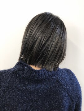 バズ ビー(BUZZ Bee) 【梅田】極細ハイライト×アッシュグレー