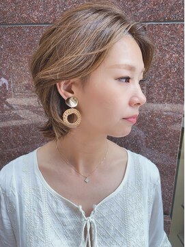 コルソ ケーツー 梅田 茶屋町(corso k-two) 《ミルクベージュ》襟足を長めに残したショート風ボブヘア