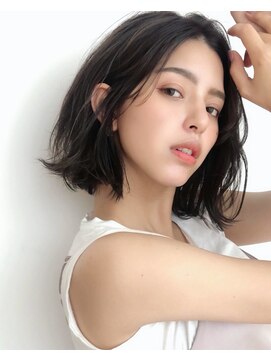 エールバイボヌール(Ere by Bonheur) ダークアッシュのレイヤーボブ